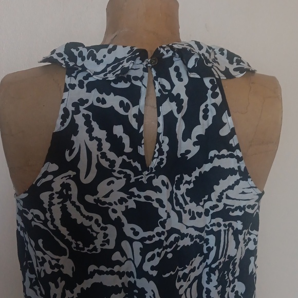 ❤️Maternity Adorable Black and White Abstract Blouse. - Picture 4 of 12